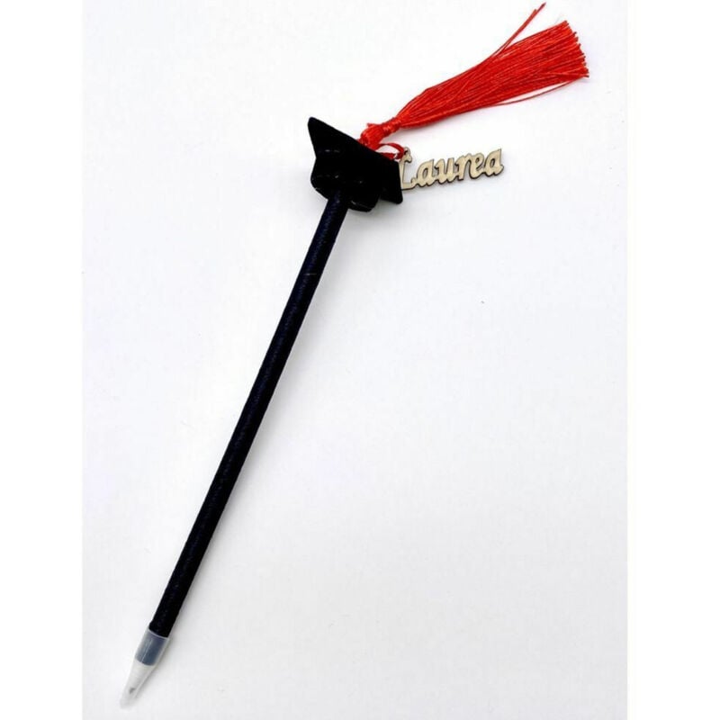 foto del prodotto bomboniera per festa laurea penna a sfera nera con applicazione in legno tocco - - trade shop traesio