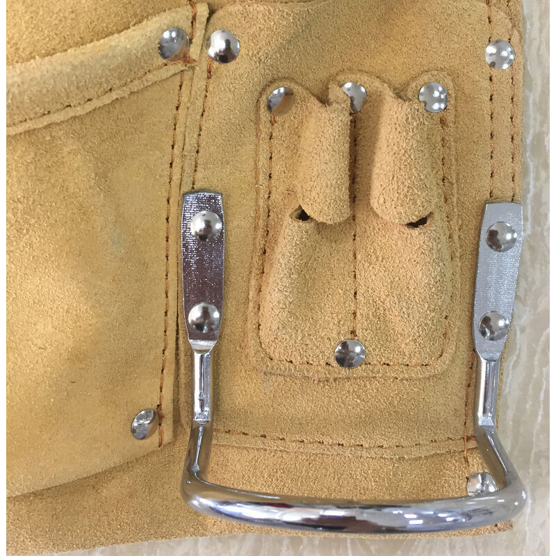foto del prodotto borsa da cintura in pelle scamosciata con attrezzi borchie, stile farmaceutico con fibbia