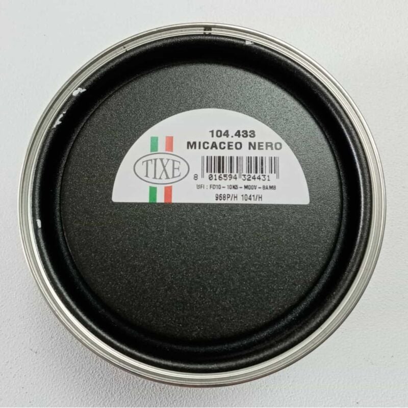 foto del prodotto brilltix 350ml smalto micaceo base solvente colore nero diretto su ruggine