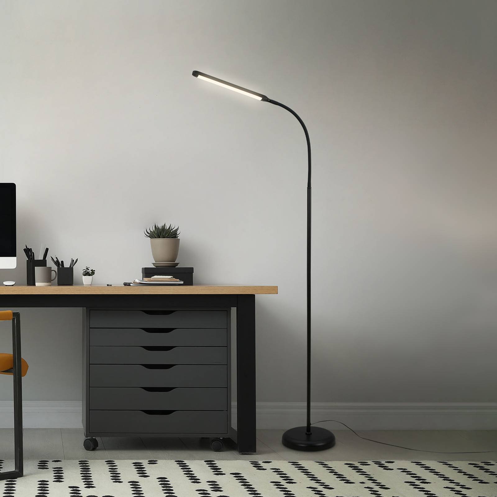 foto del prodotto briloner piantana led pivaz regolabile touchdim nero