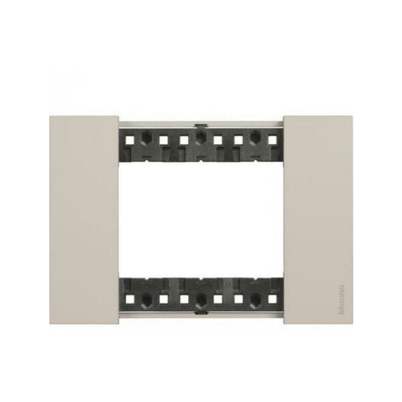 foto del prodotto bticino living now placca 3 moduli in plastica colore sabbia ka4803km
