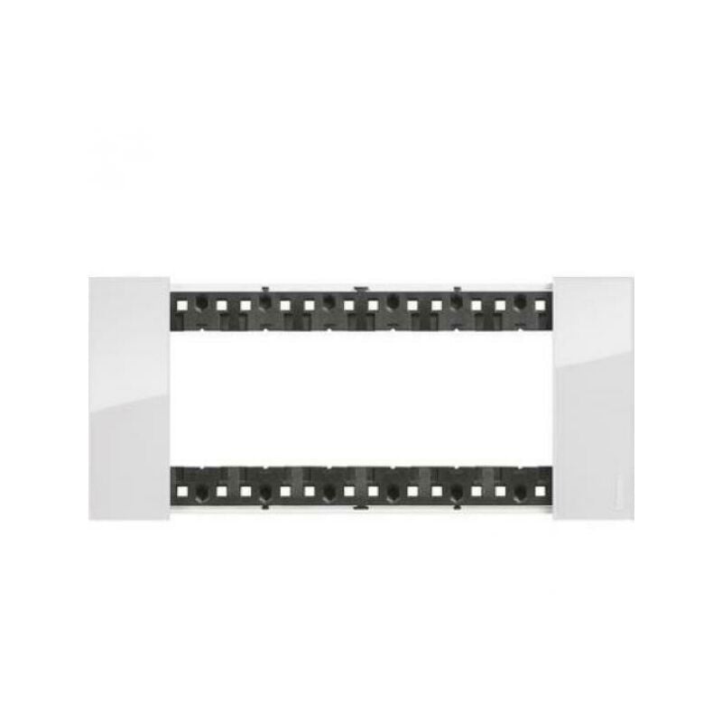 foto del prodotto bticino living now placca 6 moduli in plastica bimaterica colore ghiaccio ka4806dw