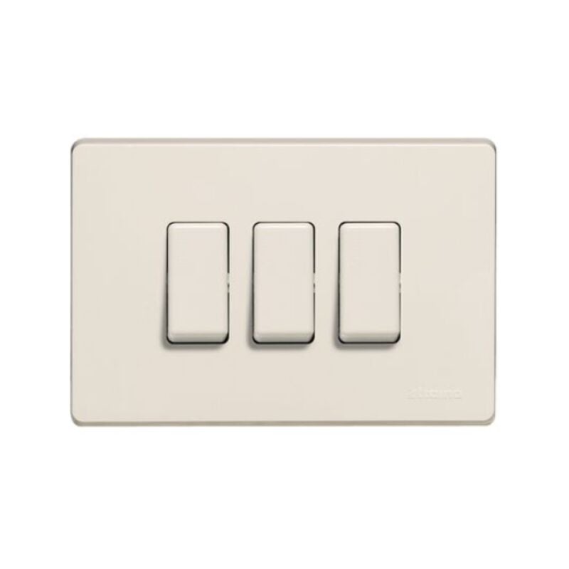foto del prodotto bticino placca magic 3 moduli per scatola rettangolare 80x118mm in resina 503 3 r