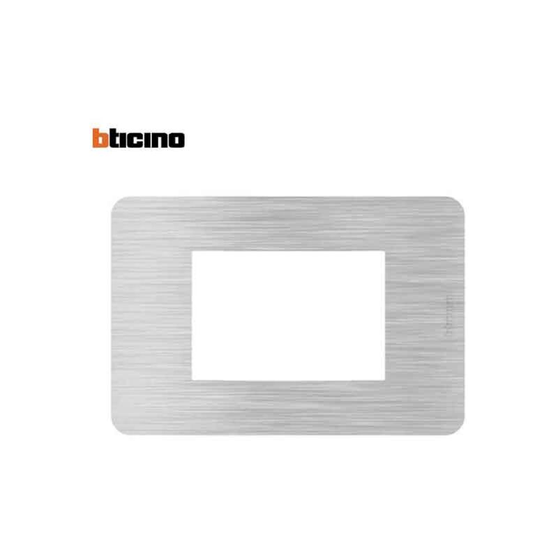 foto del prodotto bticino placca matixgo 3 moduli carrara