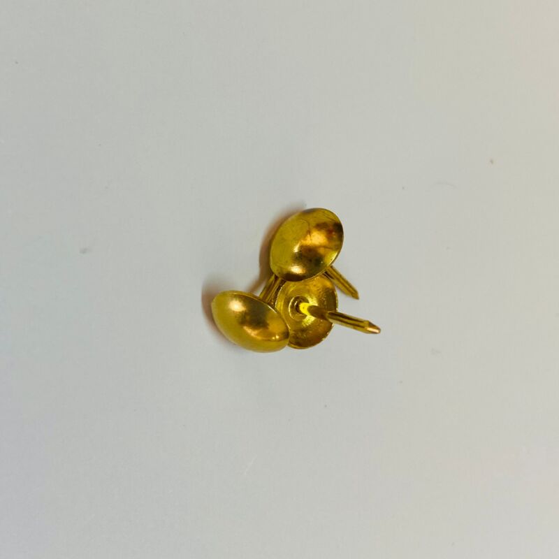 foto del prodotto bullette chiodi testa bombata da 9 x 15 mm per divano sedia poltrona 100 pezzi, colore oro lucido