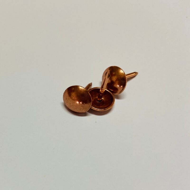 foto del prodotto bullette chiodi testa bombata da 9 x 15 mm per divano sedia poltrona 100 pezzi, colore rame
