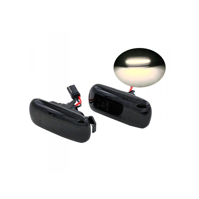 foto del prodotto carall kit freccia laterale a led side marker lente nero fume luce bianco per audi a3 s3 8p a4 s4 rs4 b6 b7 b8 a6 s6 rs6 c5 c7 oem 8n0949127a