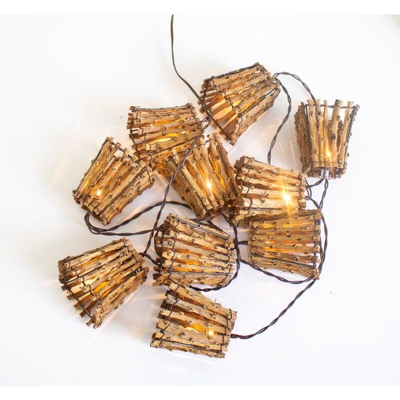 foto del prodotto carina luci natalizie decorative. paralume in fibra naturale. lunghezza 330 cm e luce led calda. prodotto in spagna