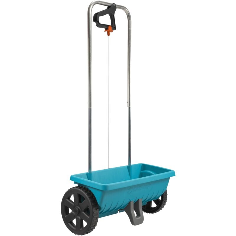 foto del prodotto carrello spandiconcime manuale, capacit 12,5 l, fino a 400m2 di superficie 432 20 gardena