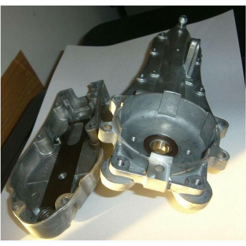 foto del prodotto carter superiore inferiore originale active tosasiepi modello h23 036238