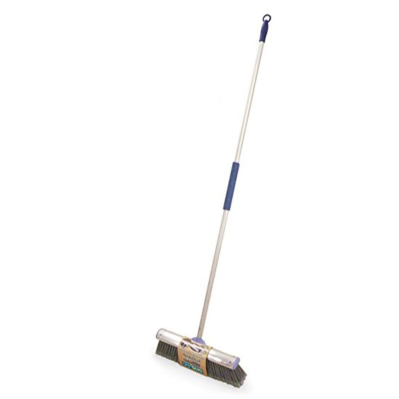 foto del prodotto casabriko scopa plus per esterno con manico 150cm 11651