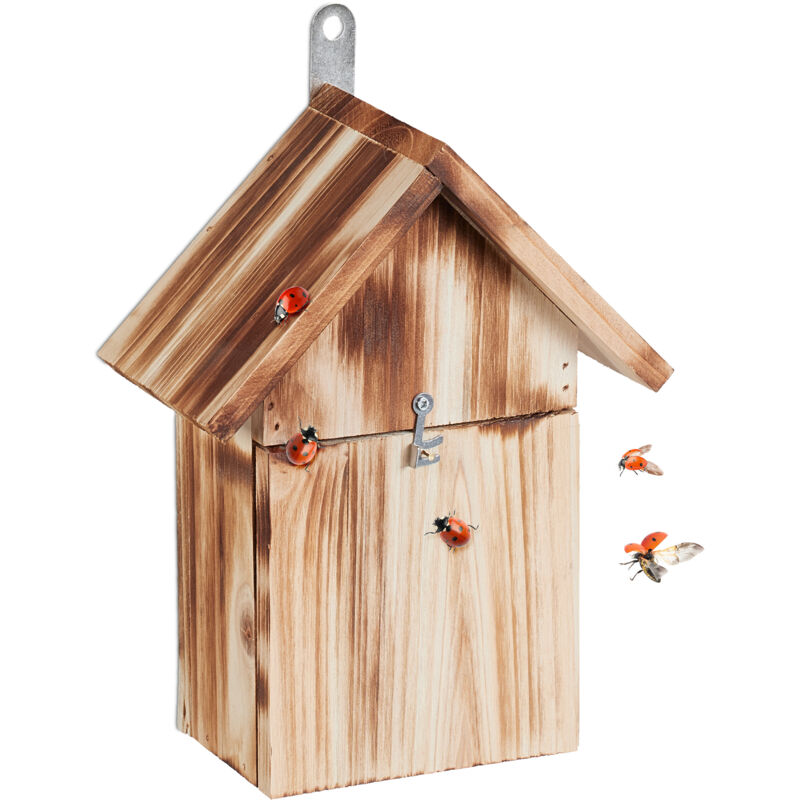 foto del prodotto casetta per coccinelle, hotel per insetti, in legno di abete non trattato, da appendere, 23x18x10 cm, naturale relaxdays