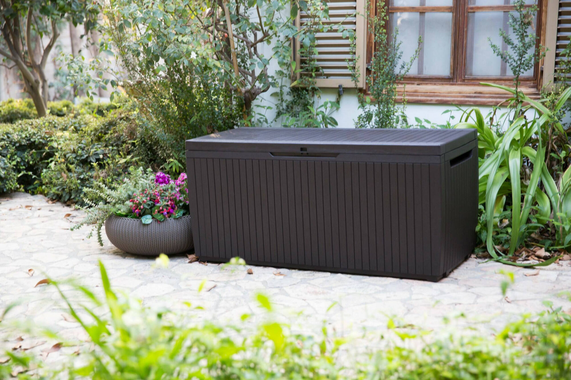 foto del prodotto cassapanca outdoor burlington, baule da giardino, contenitore da esterno, panchina contenitore da esterno, 123x54 h57 cm, marrone