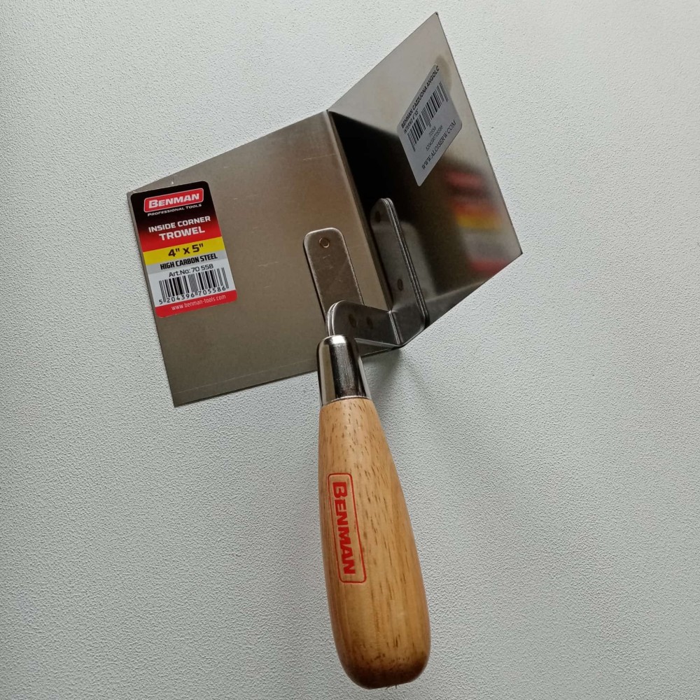 foto del prodotto cazzuola di acciaio inox per angoli interni manico legno benman