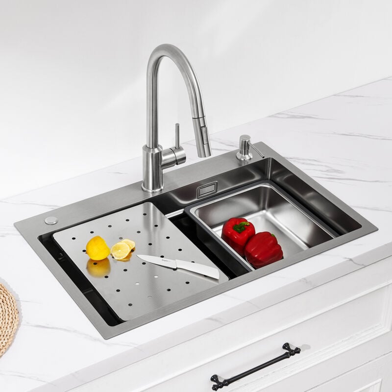 foto del prodotto cecipa lavello da cucina 1 vasca con gocciolatoio vaschetta dosatore sapone in omaggio, lavello da cucina in acciaio inox 70 45 cm argento