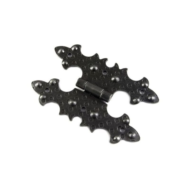 foto del prodotto cerniere rustiche in ferro martellato nero 40 x 68 mm.