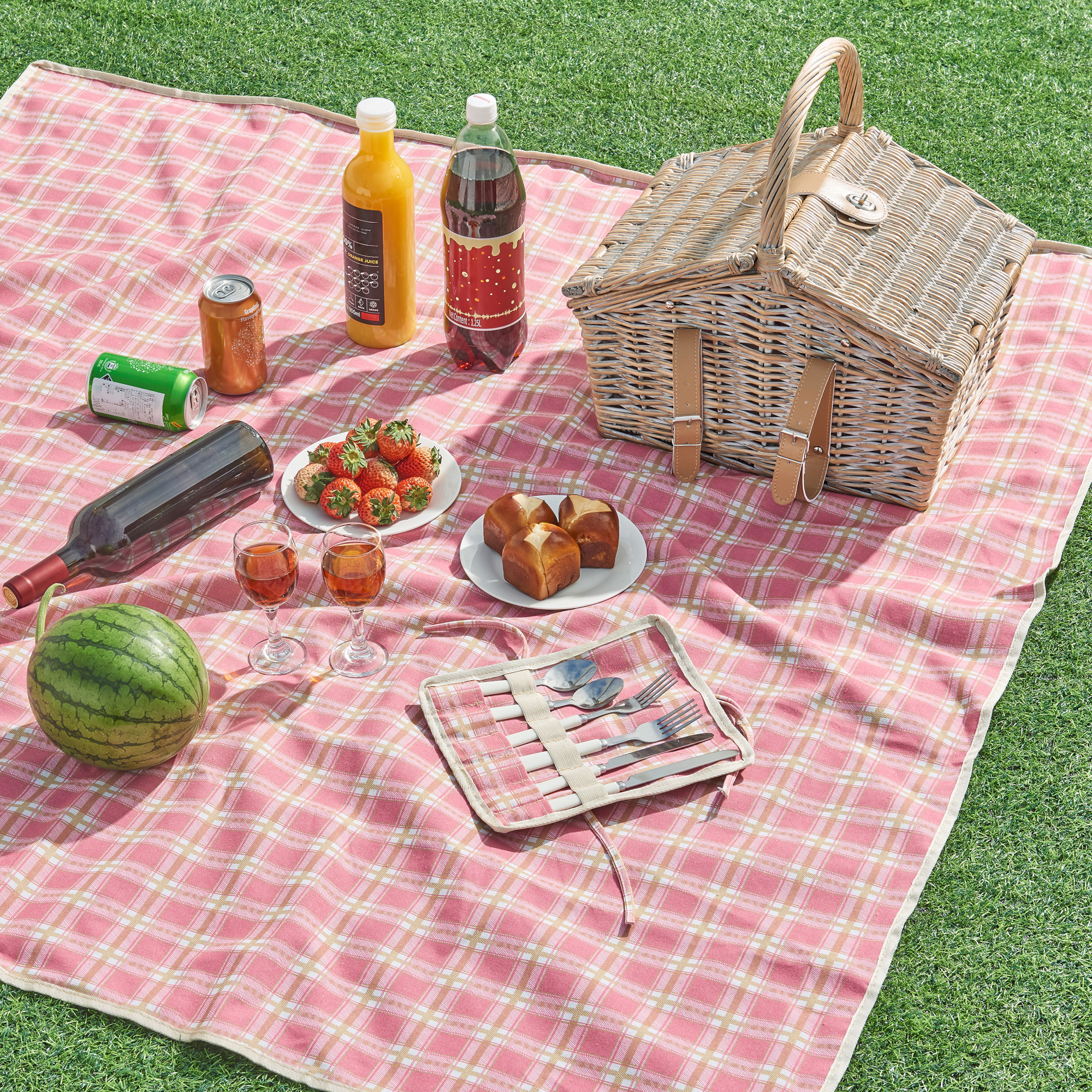 foto del prodotto cestino da picnic bucchianico per 2 persone in vimini con accessori e coperta casa.pro