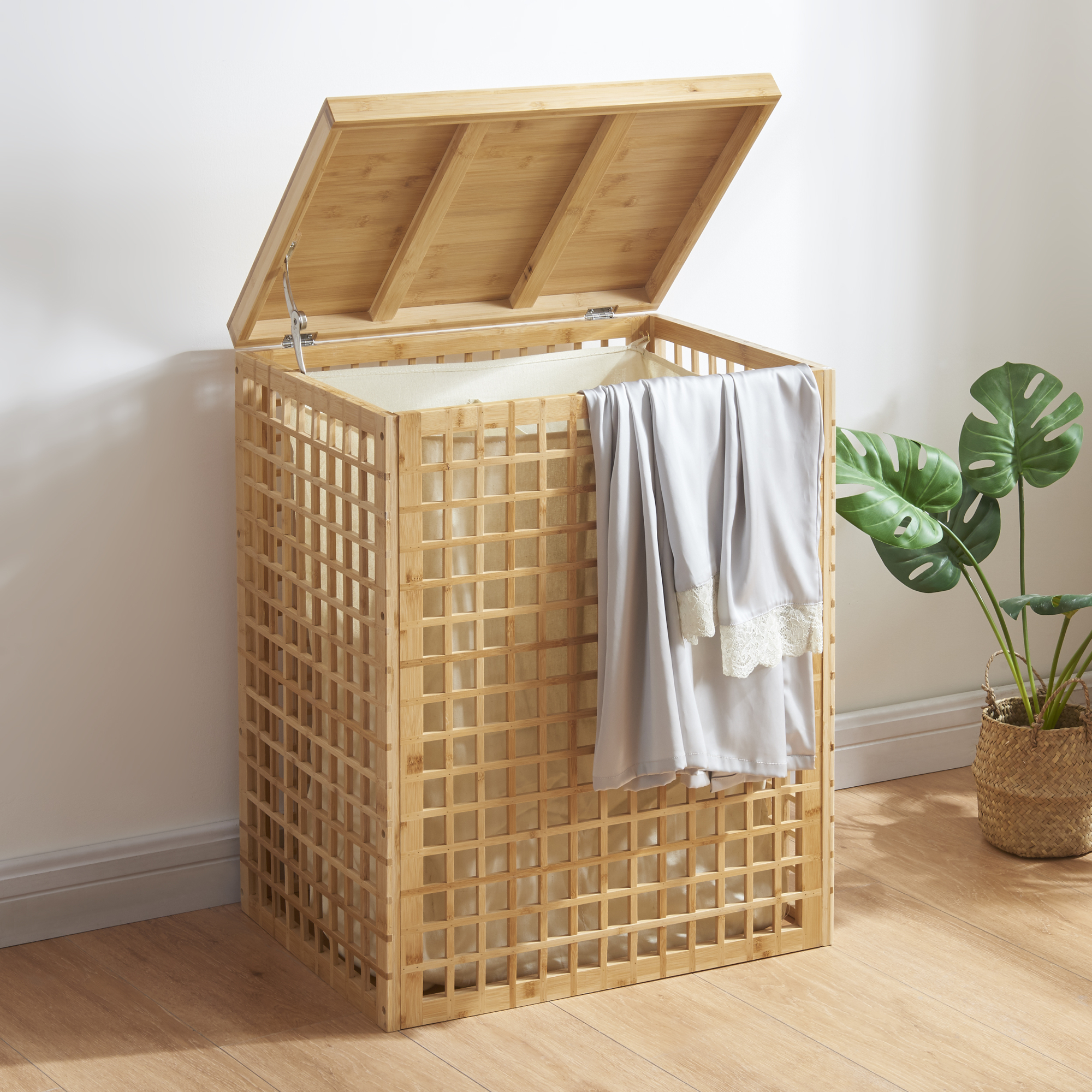 foto del prodotto cesto portabiancheria vimmerby in bambù con sacco rimovibile capienza 2x 48 l [en.casa]