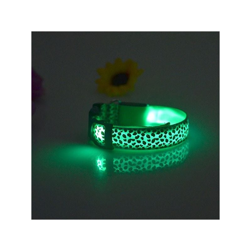 foto del prodotto collare leopardo lampeggiante led per cane disponibili in 2 misure colore verde, misura 45 53 cm, 2.5 cm