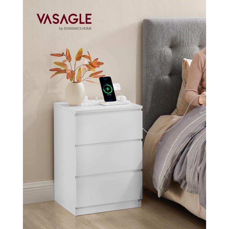 foto del prodotto comodino con stazione di ricarica, tavolino con 3 cassetti, 2 prese ca, 2 porte usb, frontali dei cassetti smussati, per soggiorno, camera da letto,