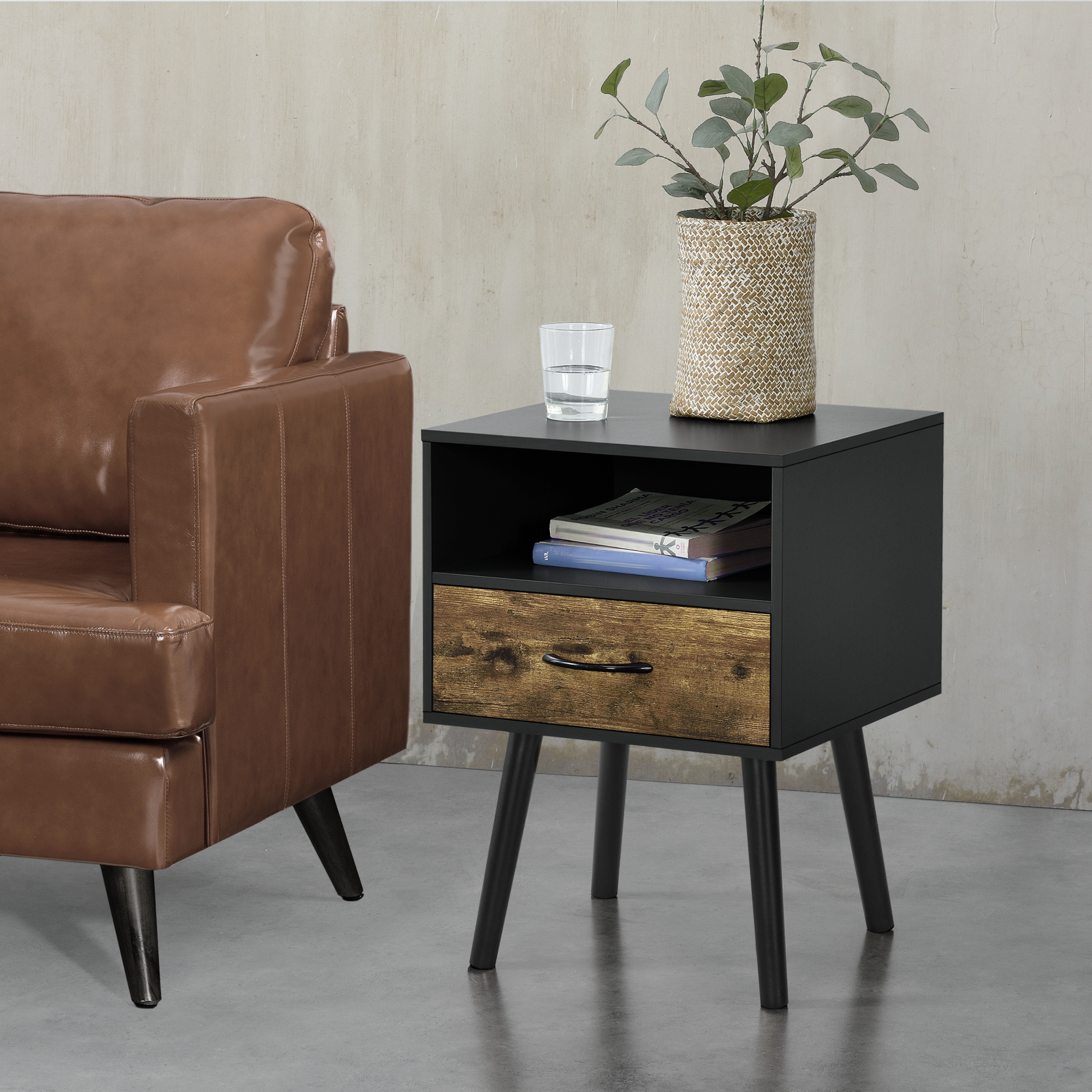 foto del prodotto comodino g vle con cassetto e scomparto aperto nero effetto legno scuro en.casa 