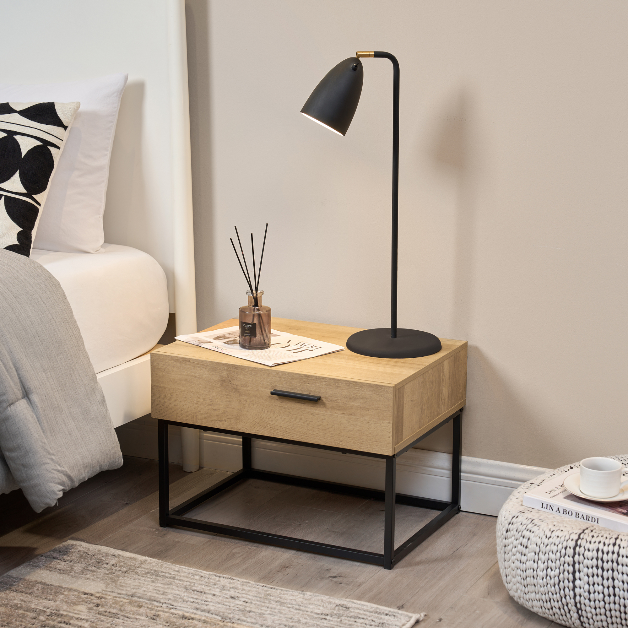 foto del prodotto comodino lavangen con cassetto 39 x 55 x 40 cm nero effetto rovere en.casa 