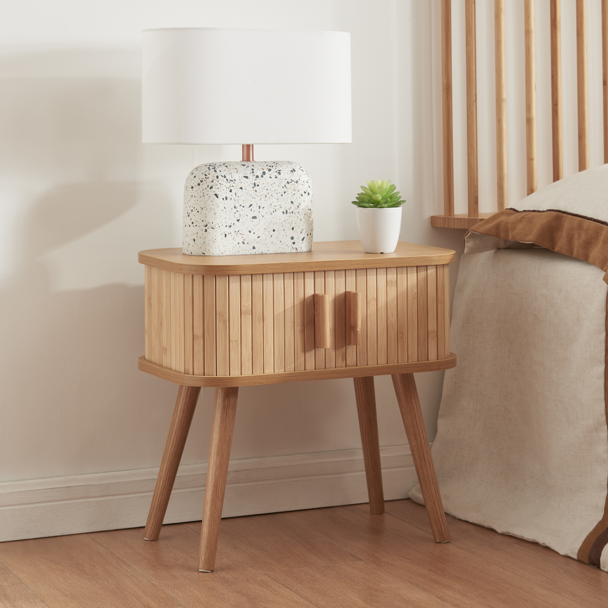 foto del prodotto comodino nordkapp con 2 ante scorrevoli color naturale en.casa 