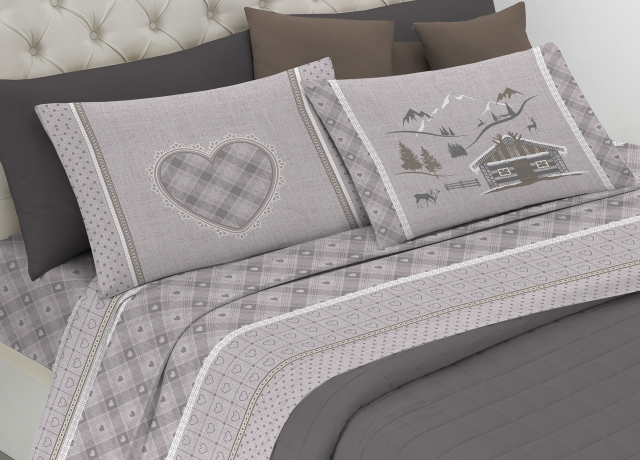 foto del prodotto completo lenzuola flanella pensieri delicati 100 cotone disegno chalet matrimoniale beige