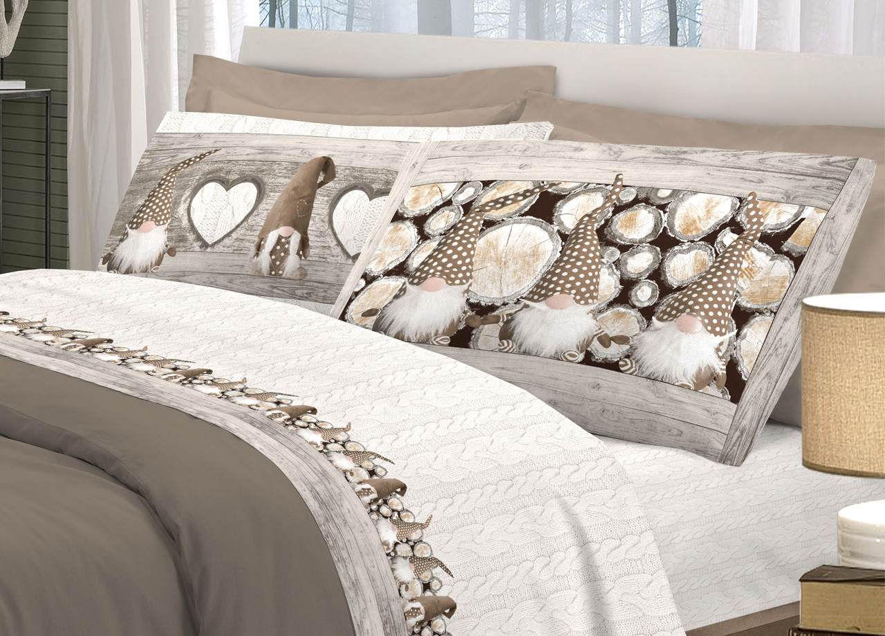 foto del prodotto completo lenzuola in morbida flanella disegno gnomi colore beige matrimoniale beige
