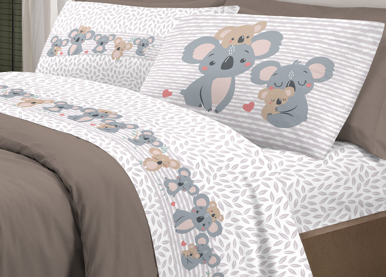 foto del prodotto completo lenzuola letto pensieri delicati 100 cotone dis. koala family piazza e mezza beige