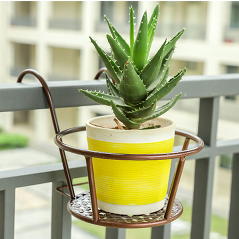 foto del prodotto confezione da 2 cestini portavasi sospesi in ferro battuto per patio, balcone, veranda, recinzione, bronzo