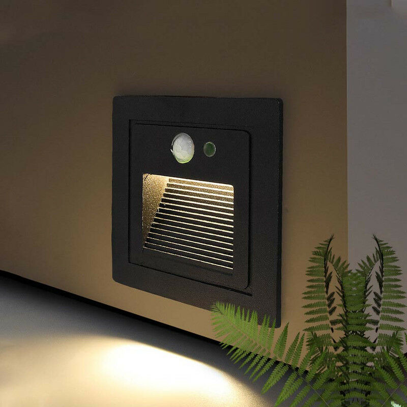foto del prodotto confezione da 4 faretti da incasso a led, plafoniere da parete e soffitto da installazione, quadrati, neri, bianco caldo, applique elegante, faretto