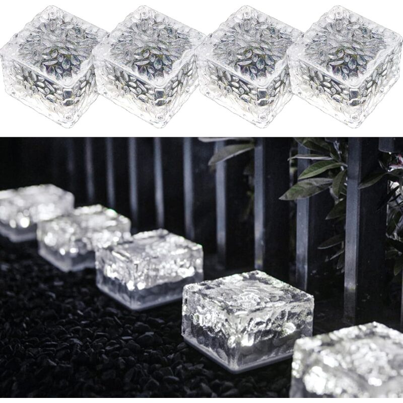 foto del prodotto confezione da 4 luci solari in pvc bianco freddo da 7x7x5 cm, mattoni solari con sensore di luce, luci solari accese spente per vialetti, prati, ecc.