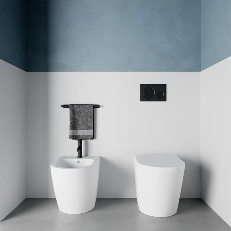 foto del prodotto coppia di sanitari filomuro in ceramica rimless bianco opaco con vaso, bidet e copriwc soft close mod. vienna