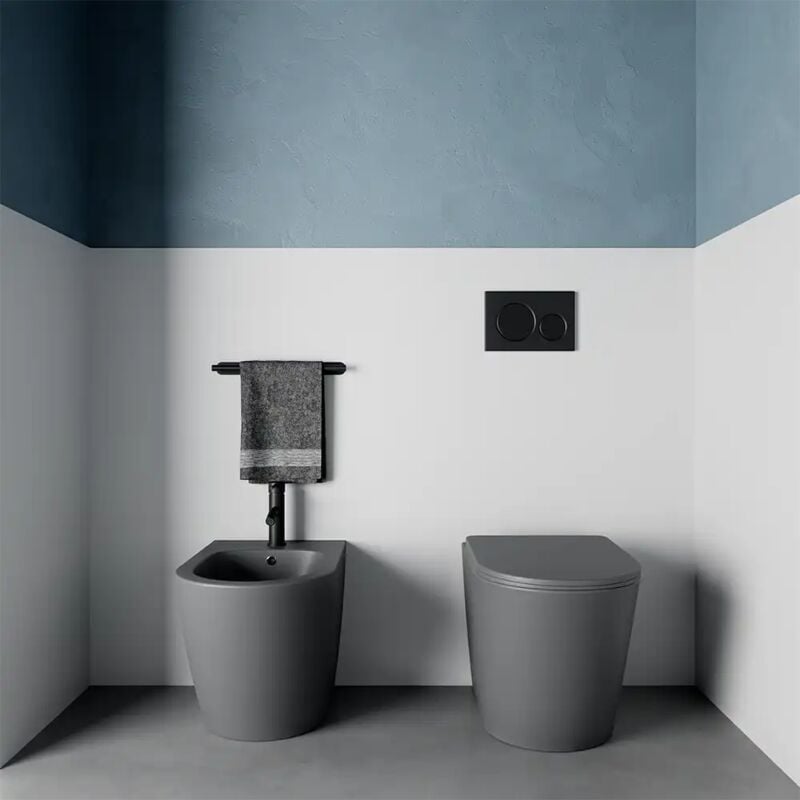 foto del prodotto coppia di sanitari filomuro in ceramica rimless grigio opaco con vaso, bidet e copriwc soft close mod. vienna