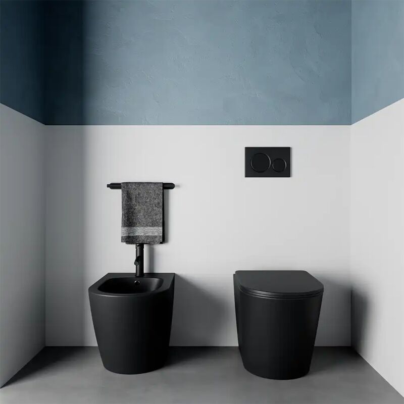 foto del prodotto coppia di sanitari filomuro in ceramica rimless nero opaco con vaso, bidet e copriwc soft close mod. vienna