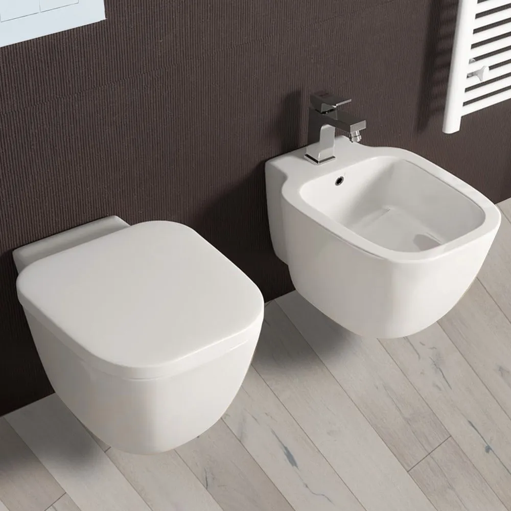 foto del prodotto coppia sanitari sospesi rak serie one in ceramica con copriwc avvolgente