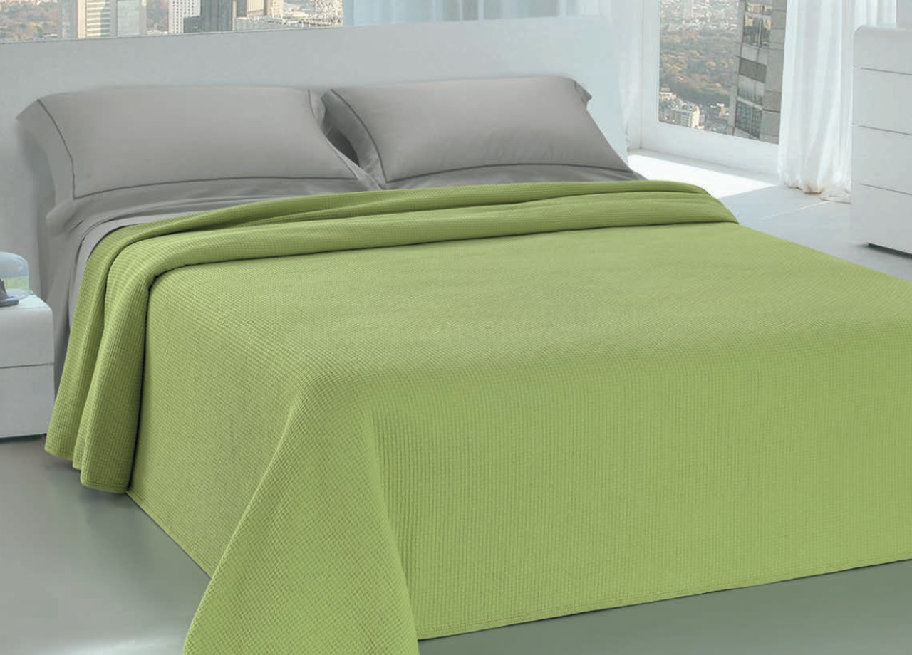 foto del prodotto copriletto leggero estate tessuto jacquard effetto nido d'ape tinta unita - matrimoniale - 136