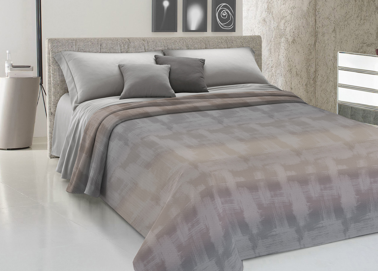 foto del prodotto copriletto piquet primavera estate 100 cotone disegno arcobaleno piazza e mezza beige