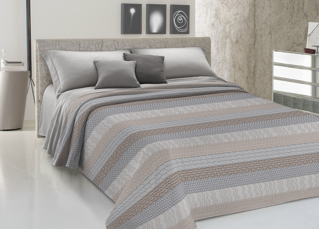 foto del prodotto copriletto piquet primavera estate 100 cotone disegno azteco piazza e mezza beige