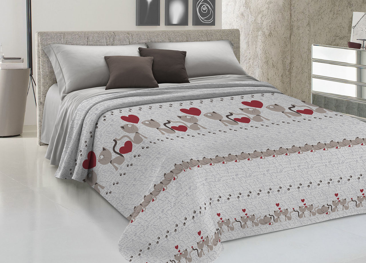 foto del prodotto copriletto piquet primavera estate 100 cotone disegno gattini cuori matrimoniale beige