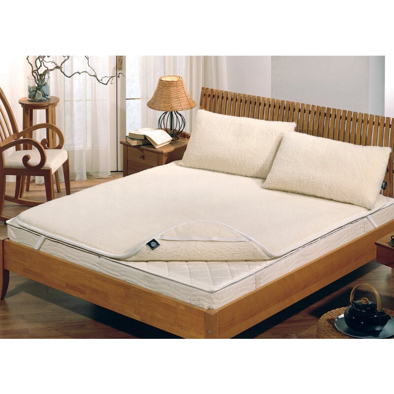 foto del prodotto coprimaterasso in pura lana vergine merinos agnellato modello basile, misuramatrimonialecolorebasile