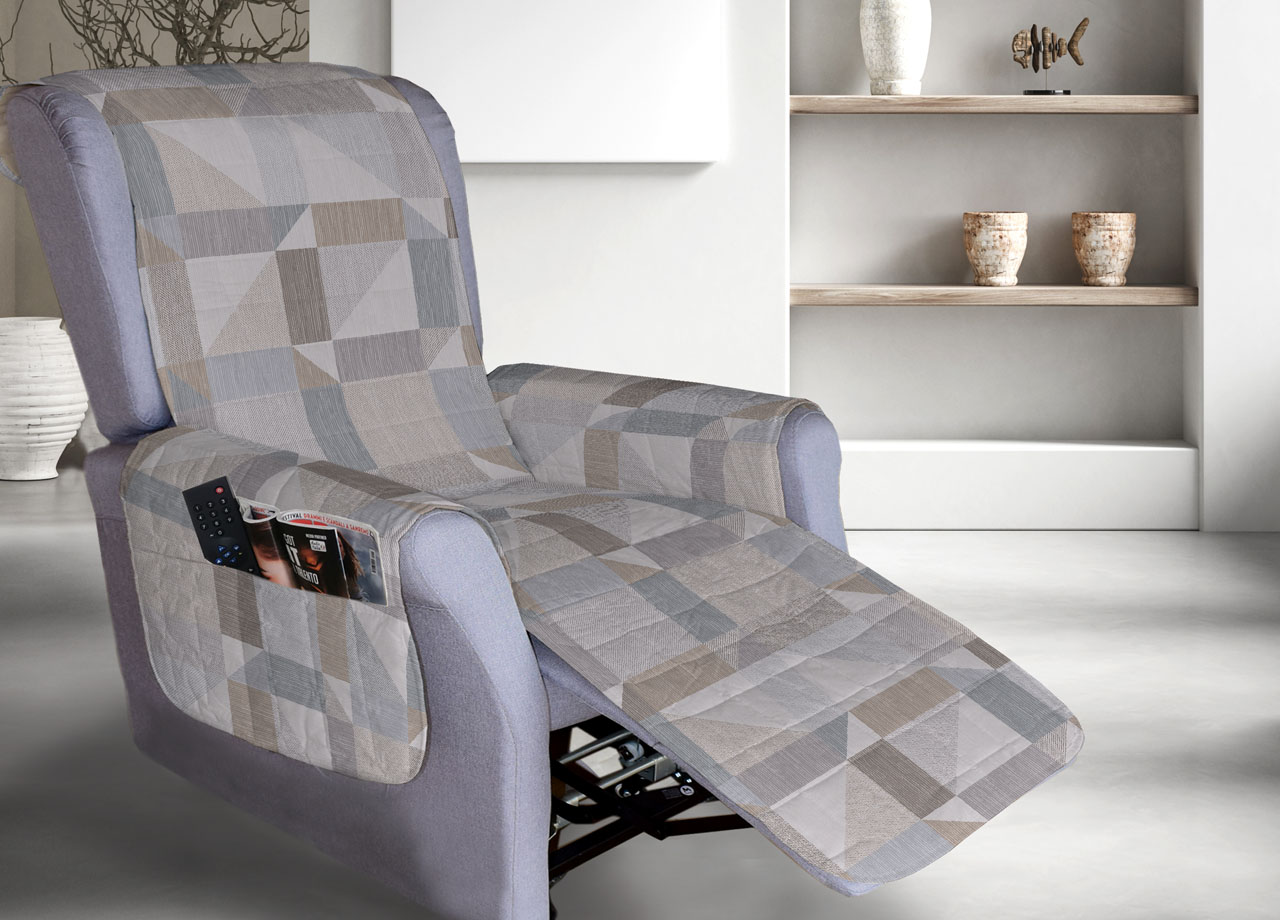 foto del prodotto copripoltrona reclinabile trapuntata atene poltrona relax astratta linea pensieri delicati poltrona beige
