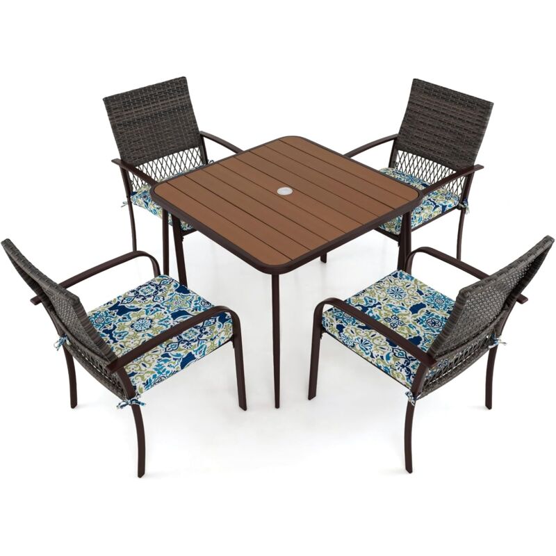 foto del prodotto costway set 5 pezzi tavolo e sedie da esterno, tavolo quadtato con piano in legno plastica e foroe per ombrellone e 4 poltrone in rattan con cuscini,
