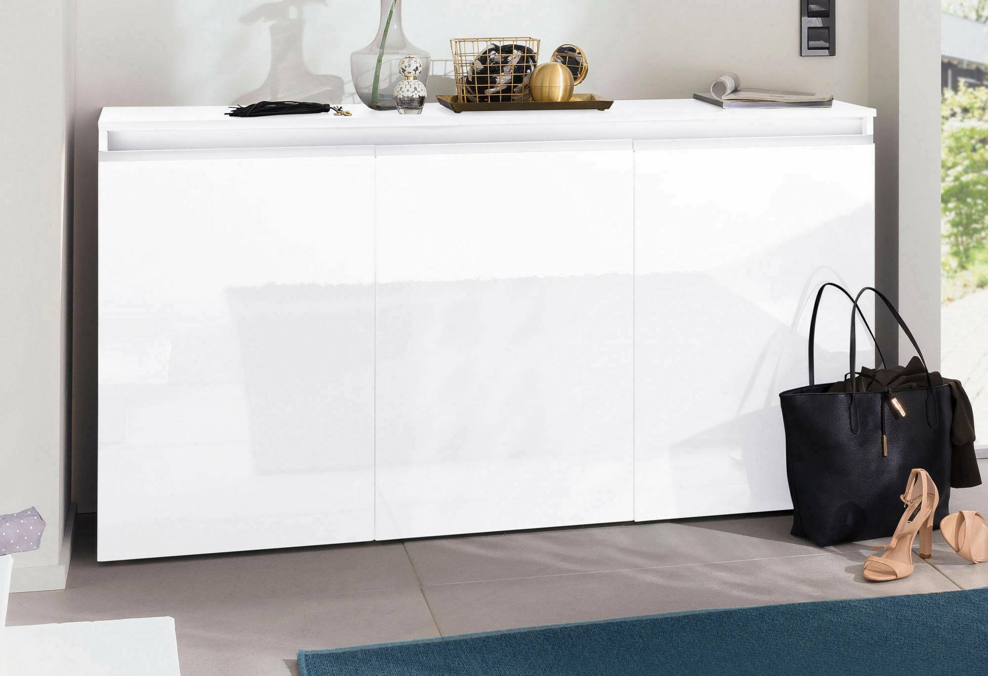 foto del prodotto credenza andesina, madia di design a 3 ante, made in italy, mobile porta tv, buffet da soggiorno, cm 150x40h81, bianco lucido