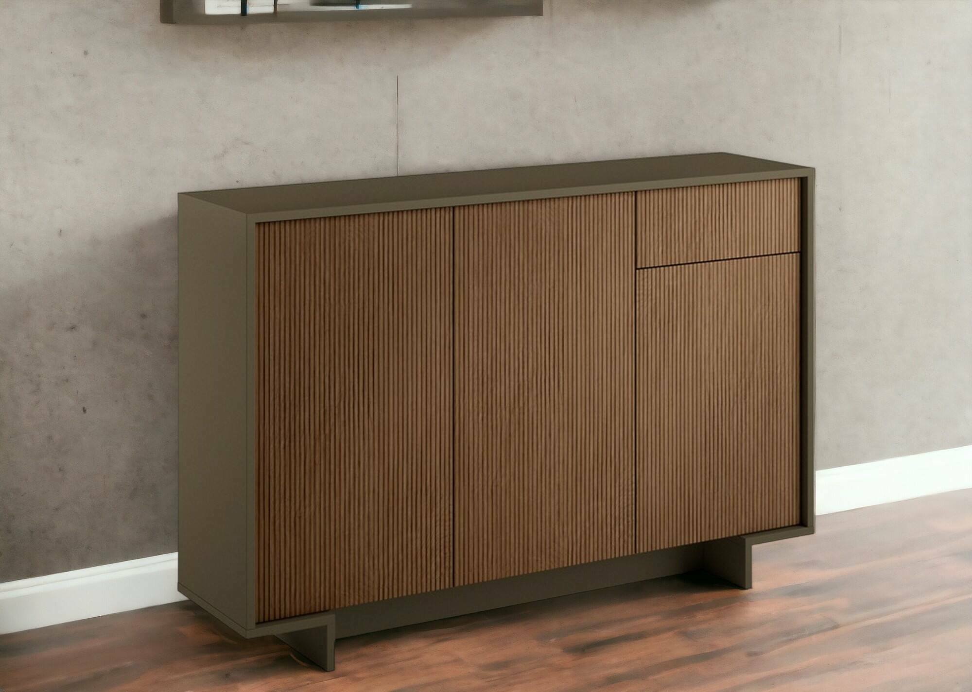 foto del prodotto credenza arius, madia da salotto, buffet da soggiorno a 3 ante e 1 cassetto, 100 made in italy, 134x35h87 cm, marrone e noce