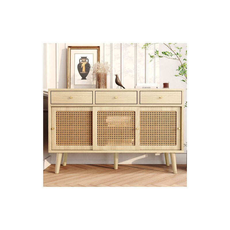 foto del prodotto credenza, cassettiera con 3 cassetti e 3 ante scorrevoli, intreccio in rattan sui frontali delle ante, gambe in legno massiccio, maniglia ad arco in