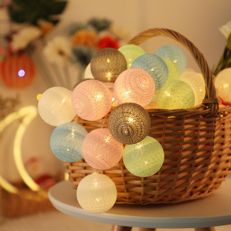 foto del prodotto cyslmuk luci a stringa con palline di cotone, decorazioni natalizie per interni, decorazioni a led per atmosfera nuziale, 1,5 m, 10 pezzi colore