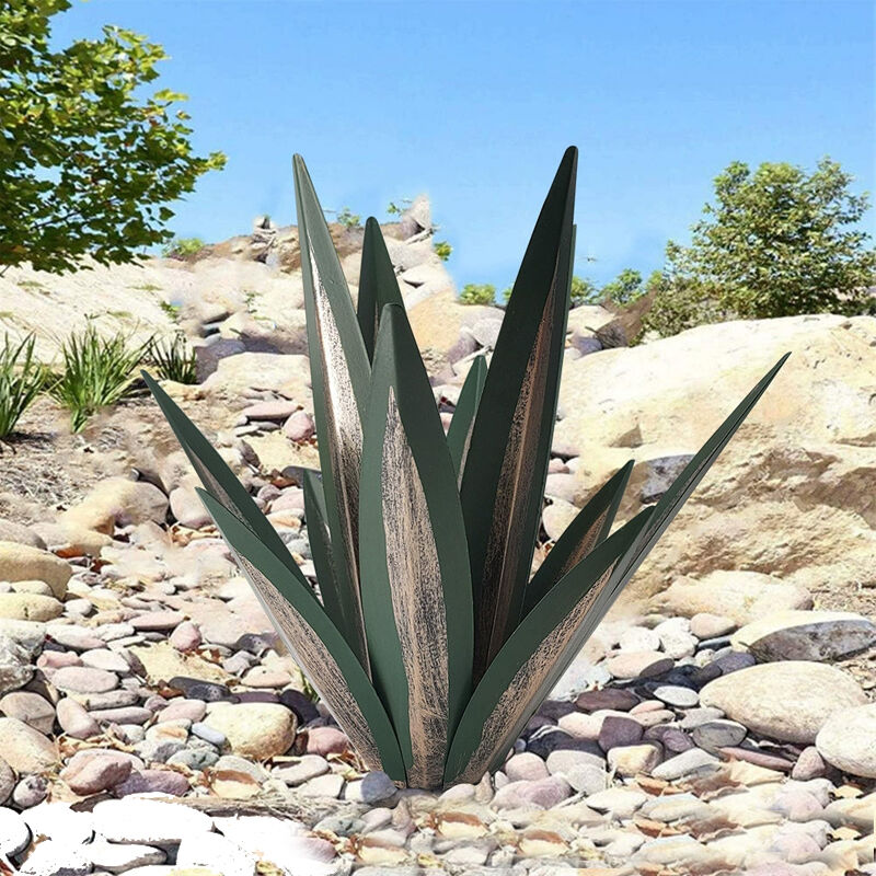 foto del prodotto decorazione da giardino in metallo e pianta di agave scultura rustica in metallo statua rustica da giardino 35 cm 9 foglie verde 