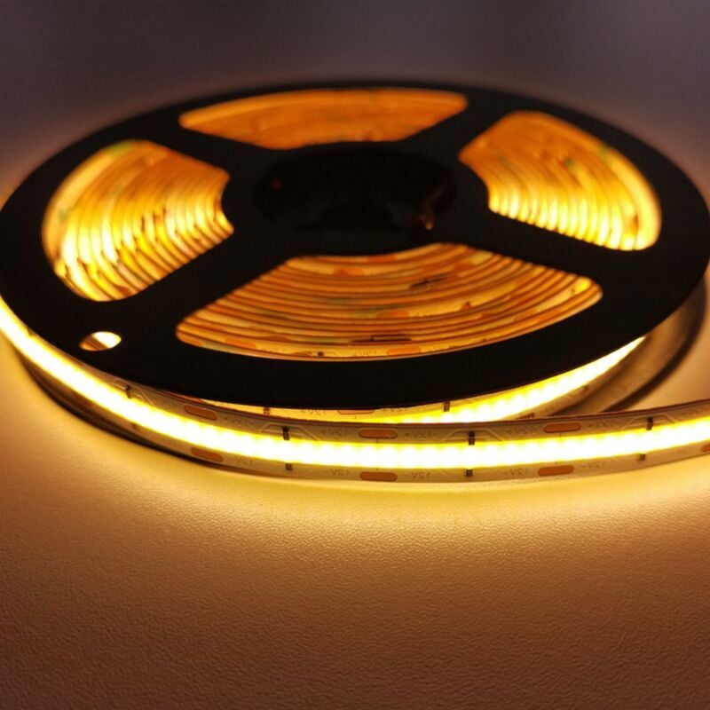foto del prodotto desineo striscia led cob 5m 220v bianco caldo 3000k impermeabile ip 65 con fissaggi forniti per uso interno ed esterno